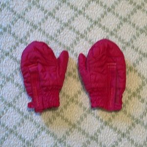 Patagonia, baby Puff Mittens, Bright Pink, size 6-12 months